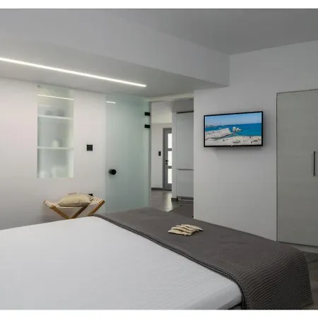 Margaret's Unique * Peran Triovasalos