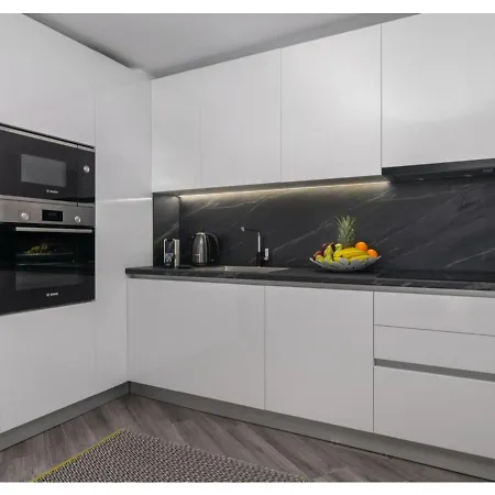 Margaret's Unique Peran Triovasalos