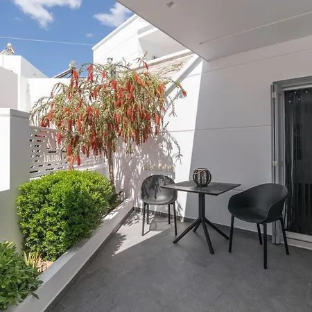 Margaret's Unique * Peran Triovasalos