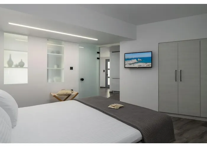 Margaret's Unique * Peran Triovasalos