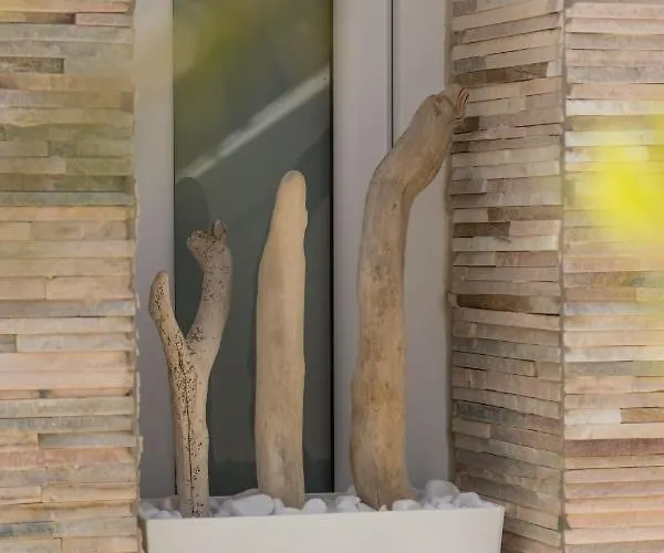 Margaret's Unique Apartament Peran Triovasalos