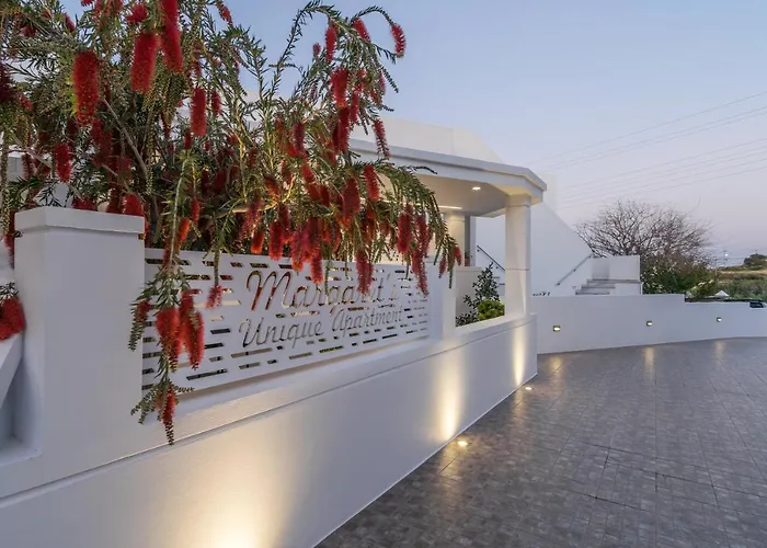 Margaret's Unique Peran Triovasalos